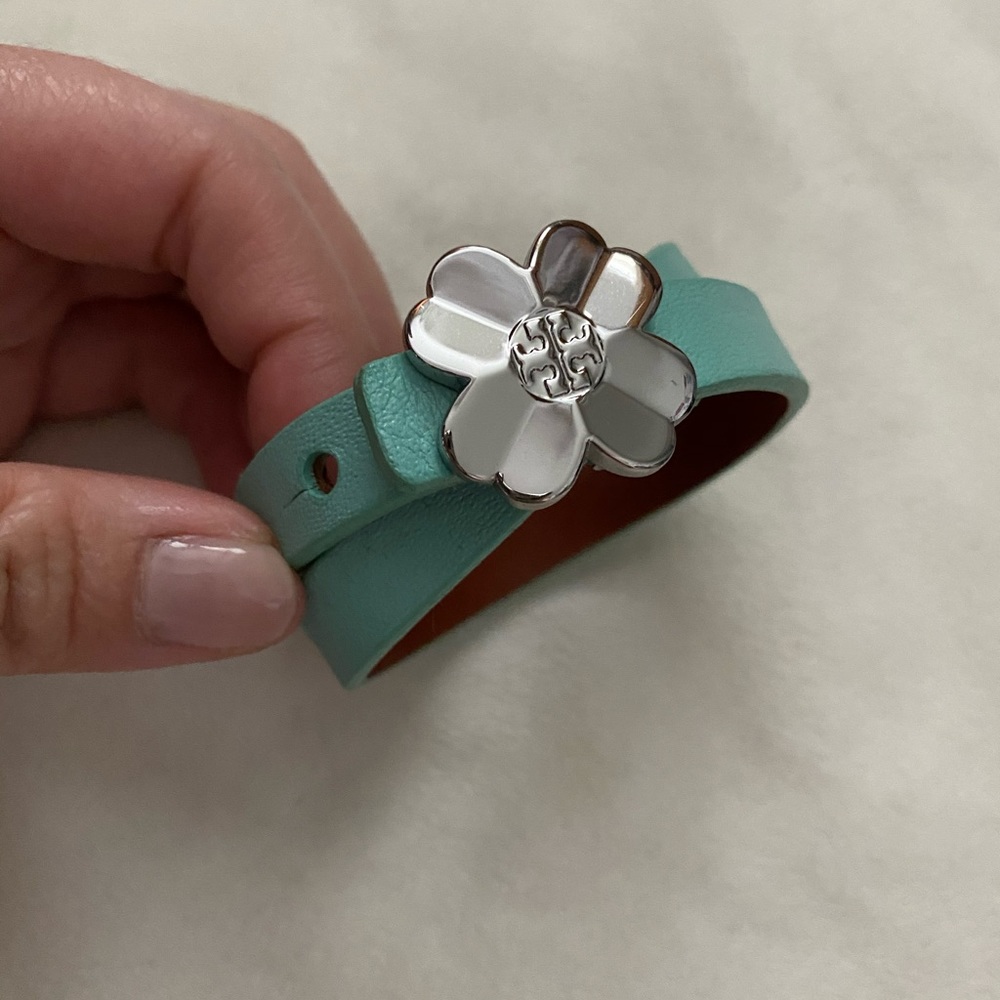 Tory Burch Reversible Leather Shawn Bracelet mint